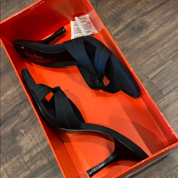 Charles David low black heel - Picture 13 of 13